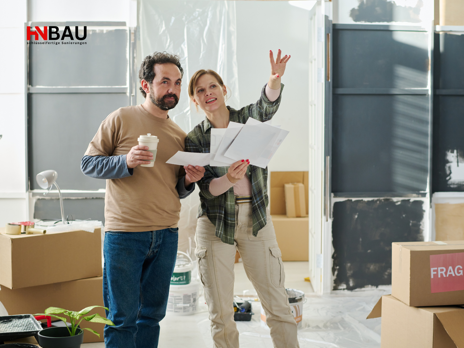 „Kernsanierung am Niederrhein – Bauherren besprechen Planung und Kosten während Hausrenovierung“