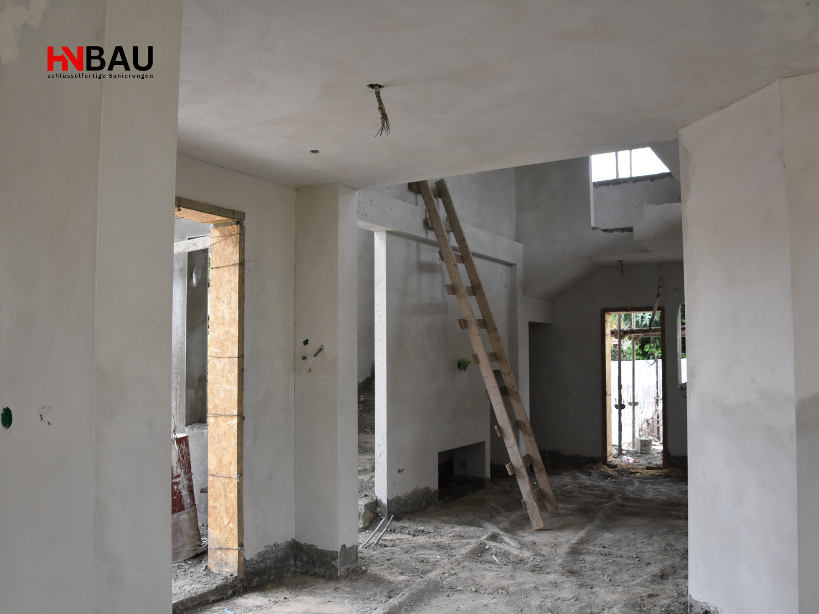 „Kernsanierung am Niederrhein – Innenbereich im Ausbau mit neuen Wänden, Elektrik und vorbereiteter Raumstruktur“